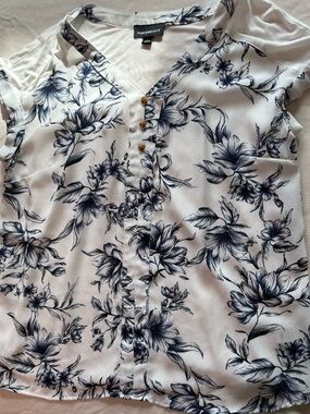 Fortune and Ivy White Blouse with Navy Floral Print Henley-style Front Sz L